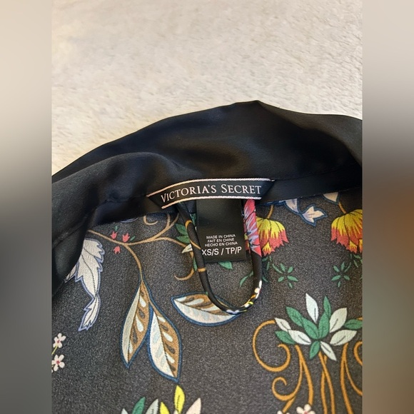Victoria's Secret Black Forest Front Tie Kimono Style Robe XS Small Short​ - Picture 4 of 5